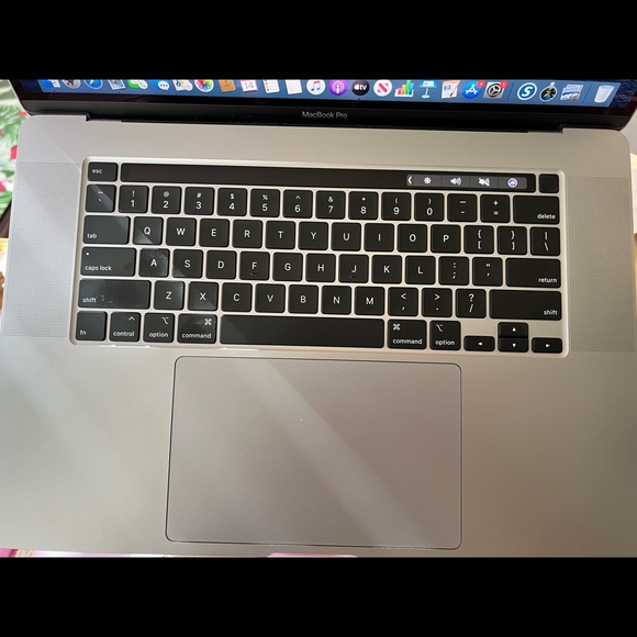 Nearly new Apple MacBook Pro - Picture 5 of 6